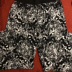 Spandex black and white pants